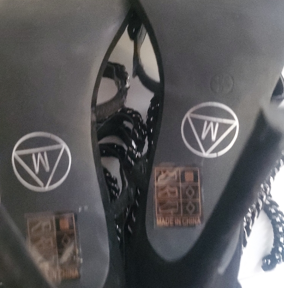 SHOES - Picture 8 of 11